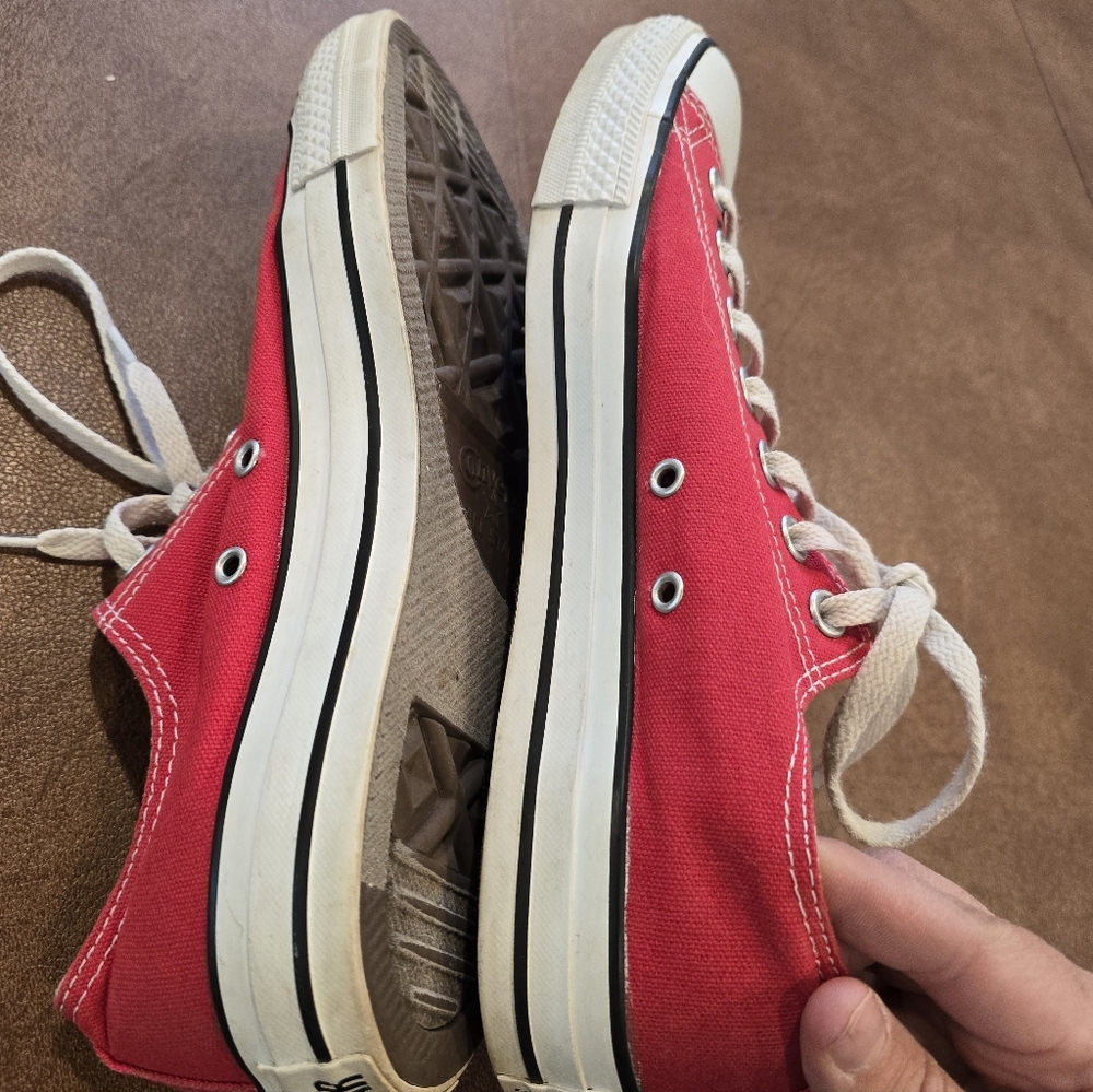 Mens 9, Womens 11 Red Converse Low Top Shoes Sneakers Unisex - Picture 7 of 7
